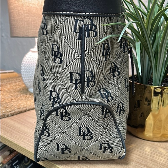 Dooney & Bourke Black and Tan Tote Bag with Signature Style - Picture 3 of 15